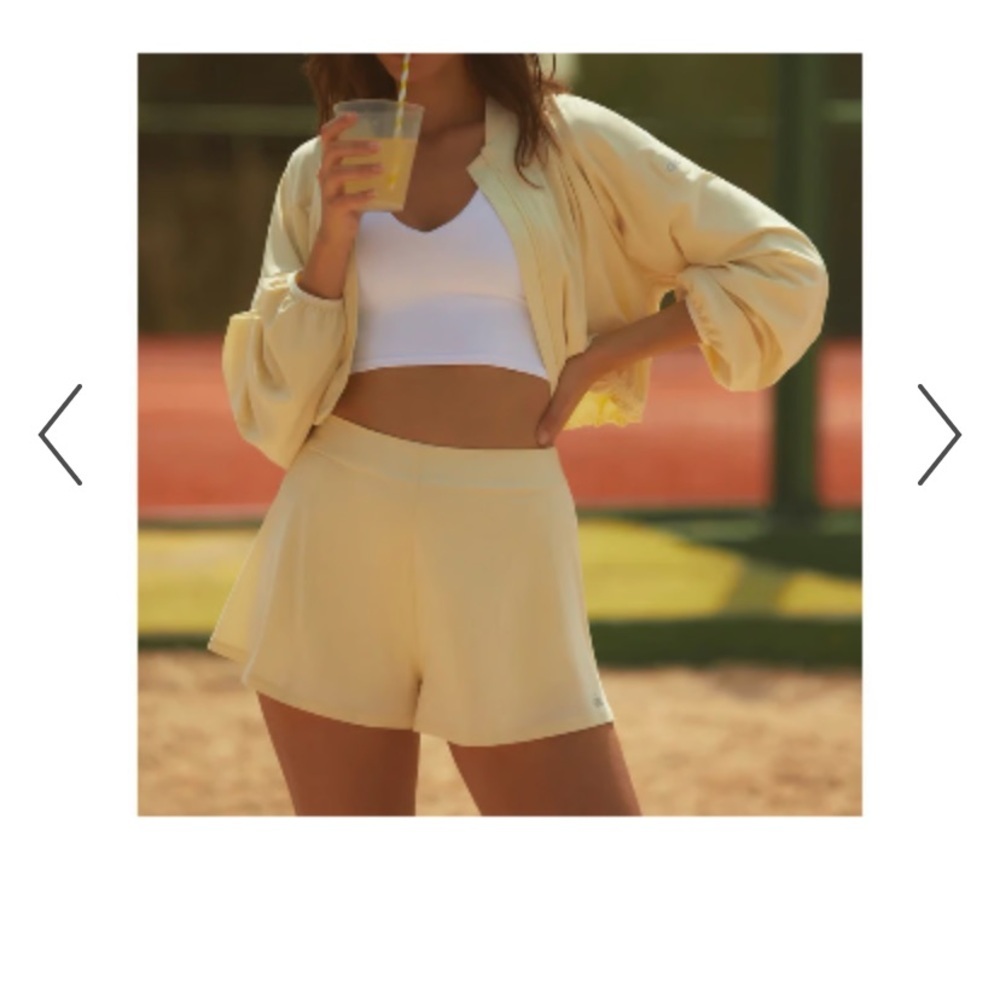 Alo yoga Tiebreaker Short Nwot lemon yellow rare active casual classic fall